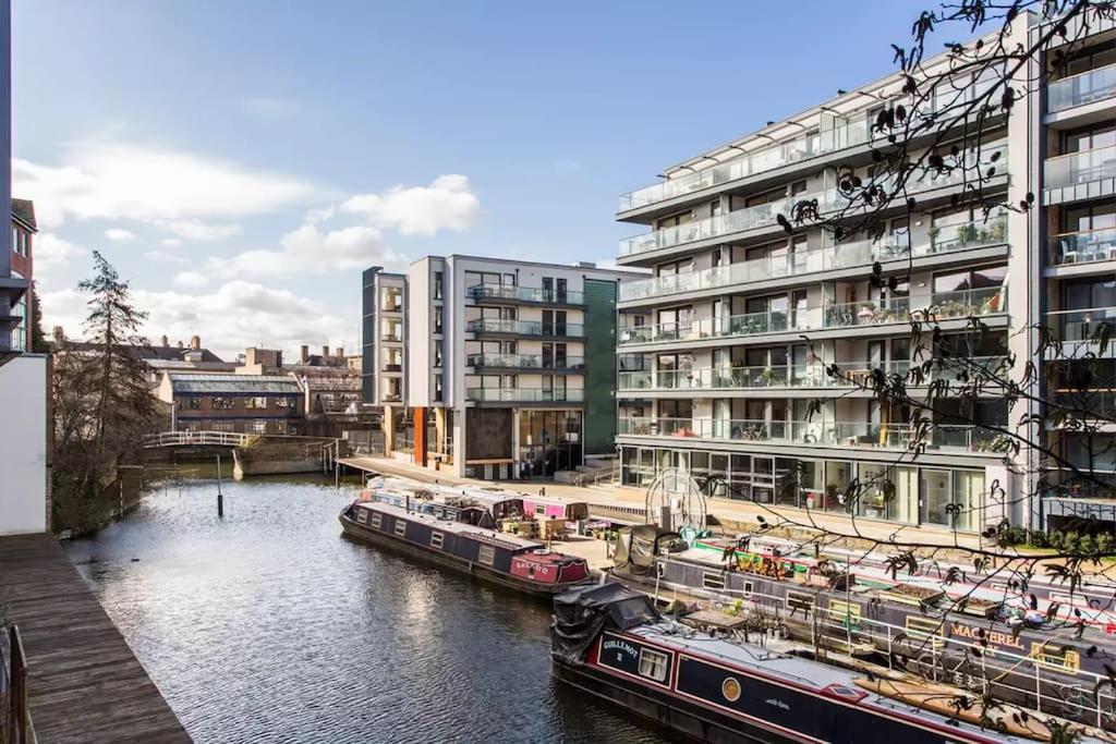 Canal-Side Apartment In Shoreditch Londra Esterno foto
