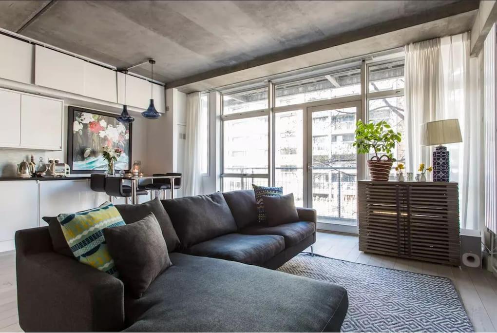 Canal-Side Apartment In Shoreditch Londra Esterno foto