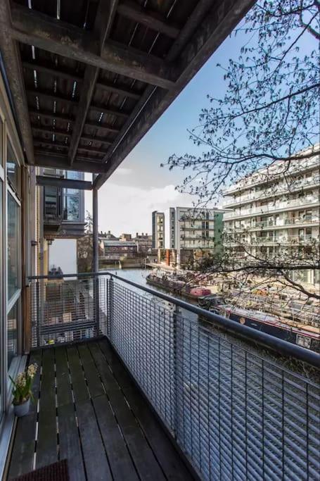 Canal-Side Apartment In Shoreditch Londra Esterno foto