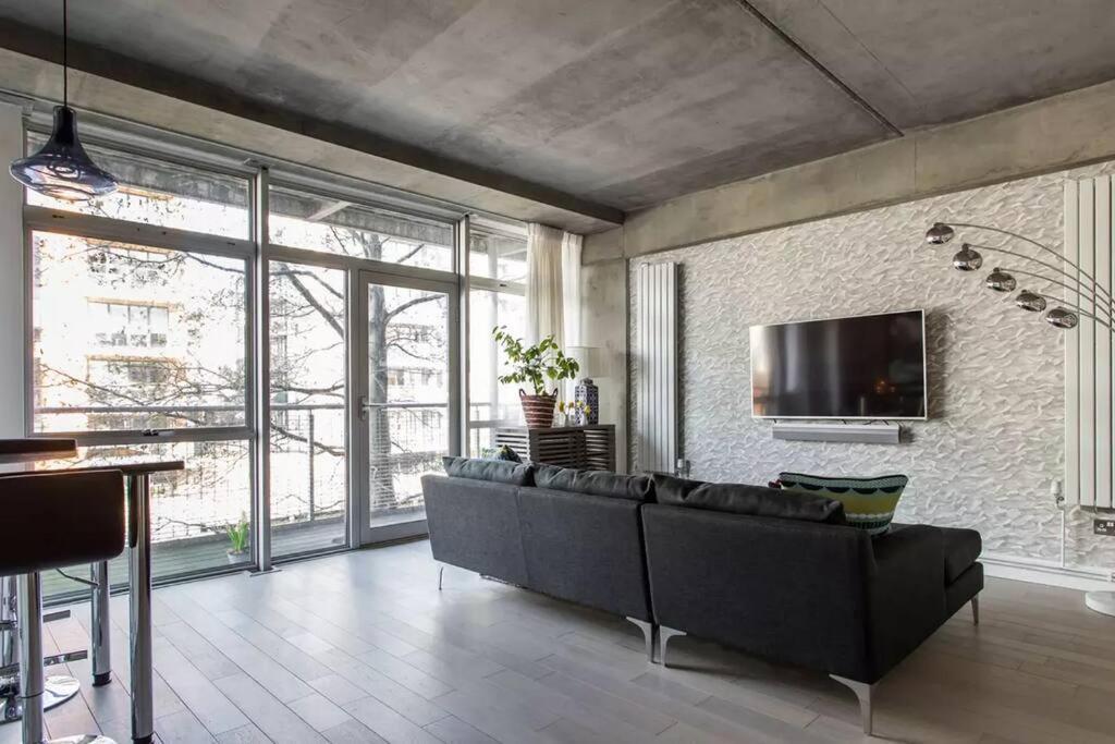 Canal-Side Apartment In Shoreditch Londra Esterno foto