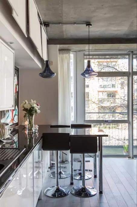 Canal-Side Apartment In Shoreditch Londra Esterno foto