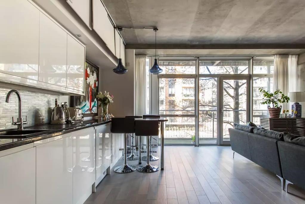 Canal-Side Apartment In Shoreditch Londra Esterno foto