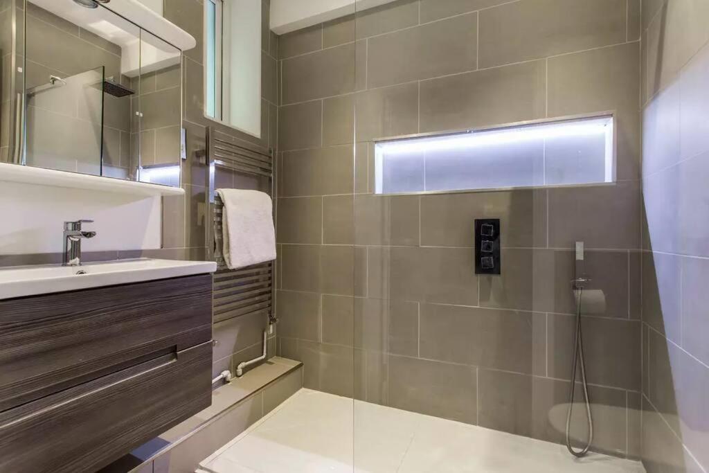 Canal-Side Apartment In Shoreditch Londra Esterno foto